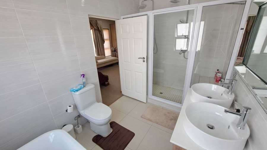 3 Bedroom Property for Sale in Wild Olive Estate Free State